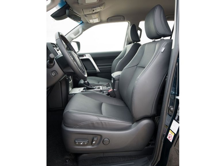 Interior Toyota Land Cruiser 5 puertas 2018
