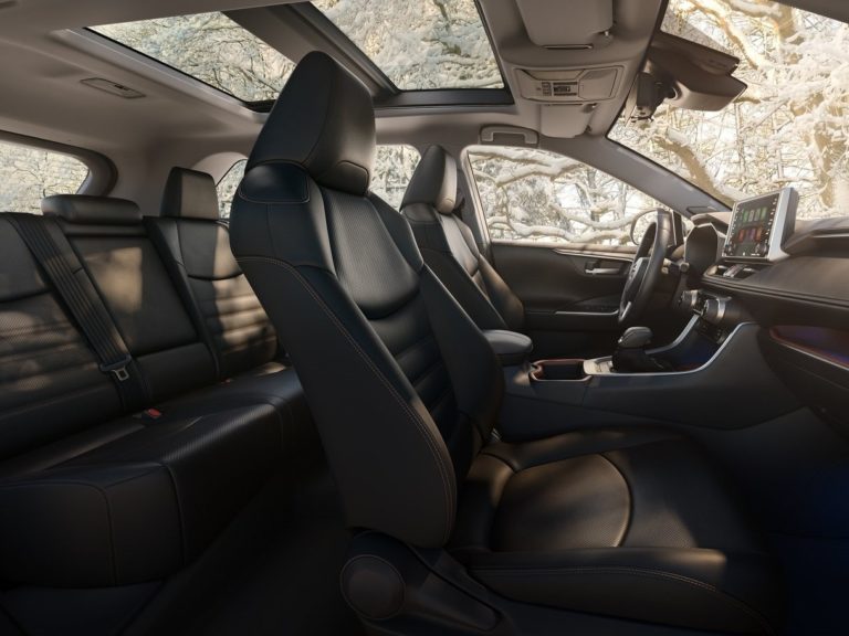 Interior Toyota RAV4 2019
