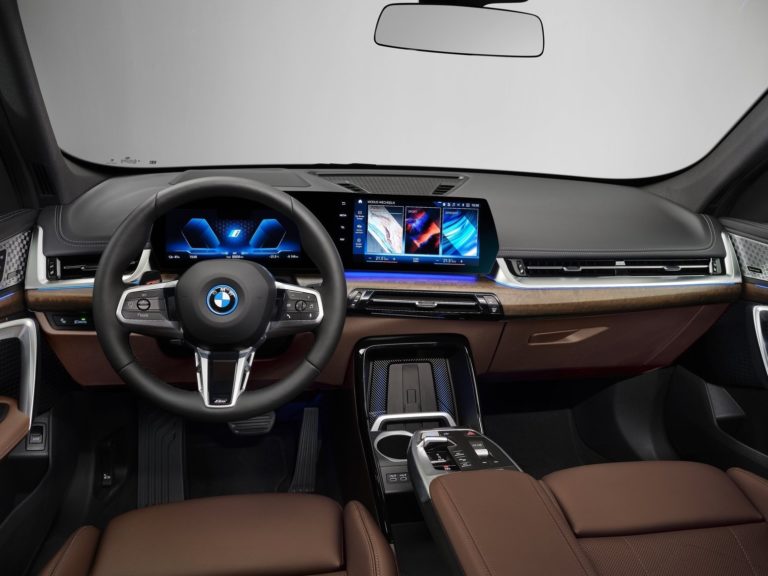 Salpìcadero BMW iX1 2023